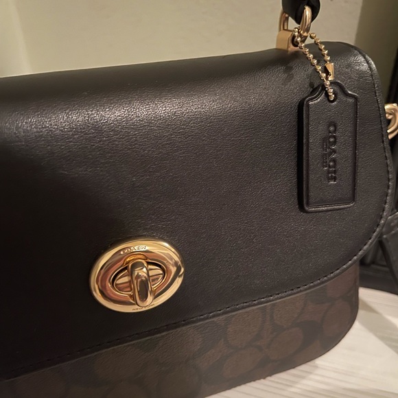 Coach, brown logo design, fashionable bag - Picture 2 of 5